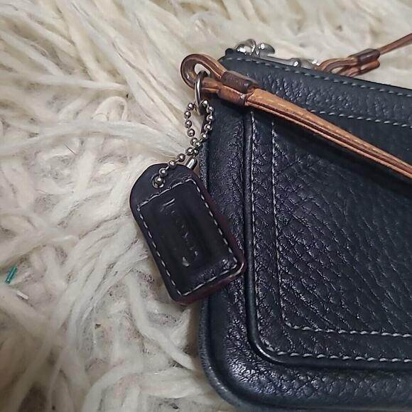 COACH Chelsea Black Pebbled Leather Zip Wristlet Wallet 7 x 4.5 in. - Picture 6 of 9
